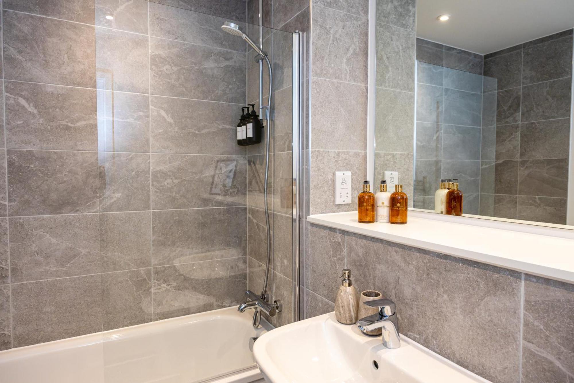 Pet Friendly 2Br Near Station By Asquare Letting Lägenhet Manchester Exteriör bild