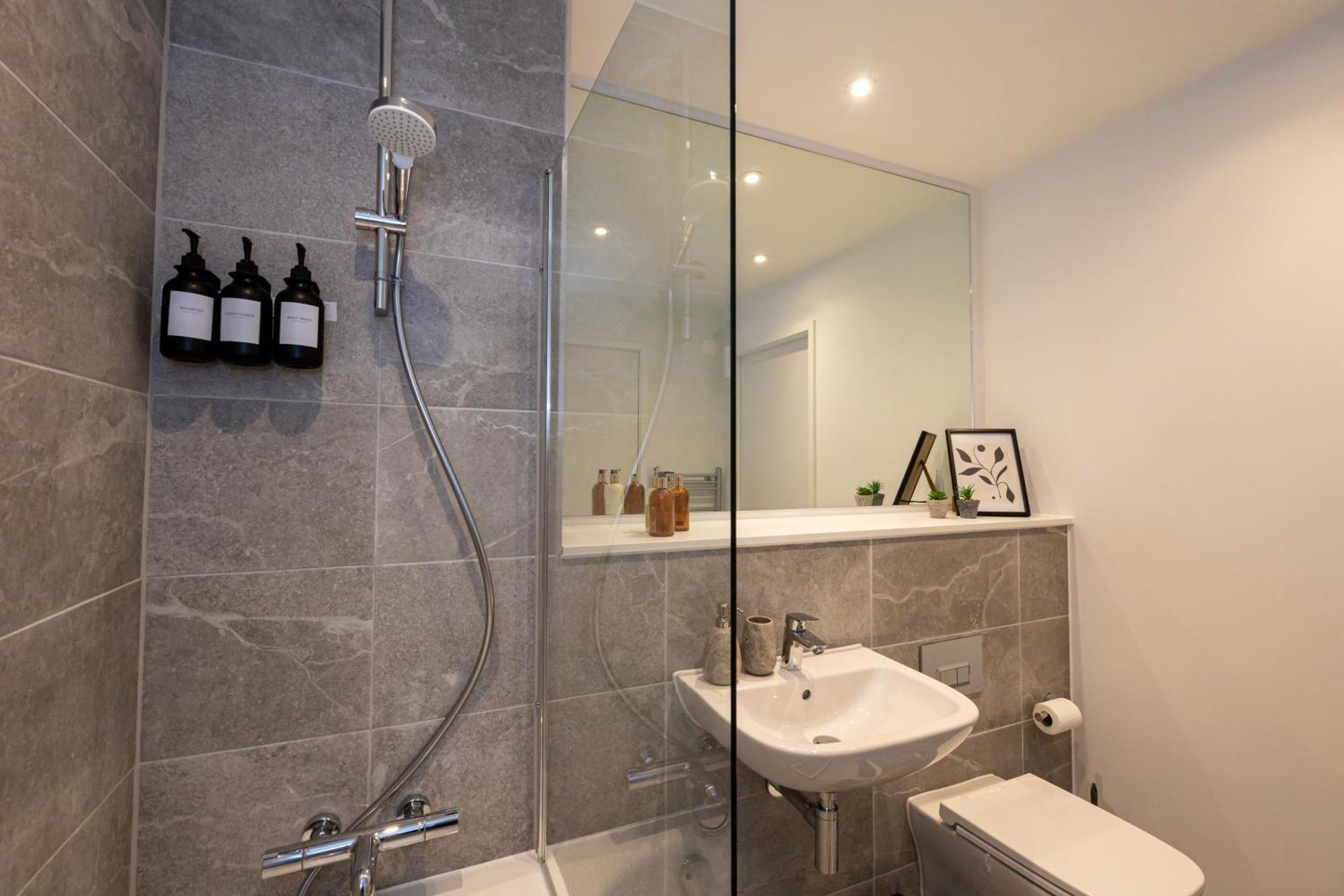 Pet Friendly 2Br Near Station By Asquare Letting Lägenhet Manchester Exteriör bild